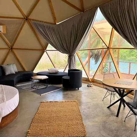 Роскошный шатер In Out Glamping *