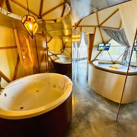 Роскошный шатер In Out Glamping