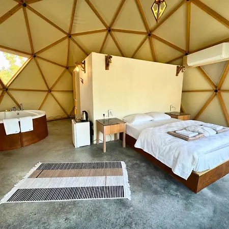 In Out Glamping Luxury tent *